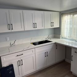 WHITE SHAKER KITCHEN CABINETS