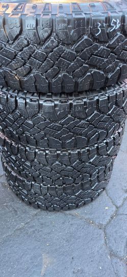 4 tires LT275/70r18 Goodyear wrangler duratrac