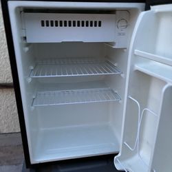 Great Working Small Form Fridge “ Emerson”