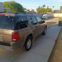 Título Limpio 2002 Ford Explorer210 Millas 