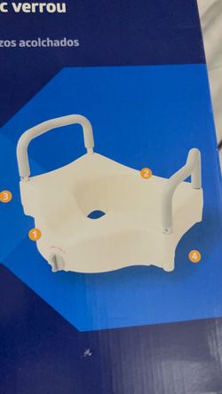 Reyes toilet seat by Medline