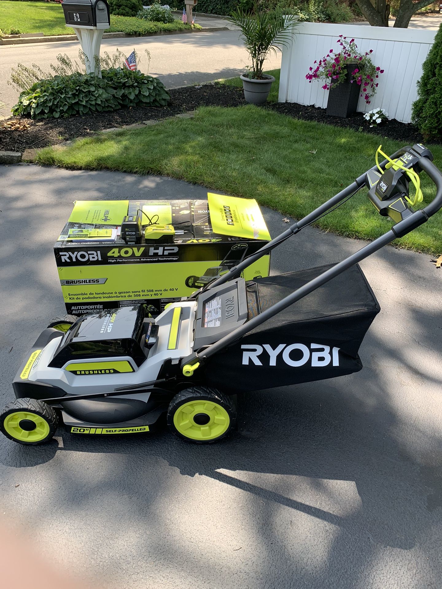 LIKE NEW - RYOBI RY401180VNM 40V Brushless Self-Propelled Lawn Mower w/Battery & Charger