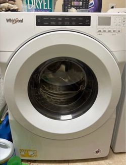 Whirlpool washer. In great condition. Color: white. Stackable