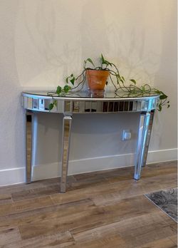 Mirrored Half-Moon Console Table – Silver / Glass