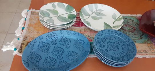 Assorted sets of dinnerware