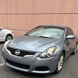 Nissan Altima 2.5 Coupe 2010