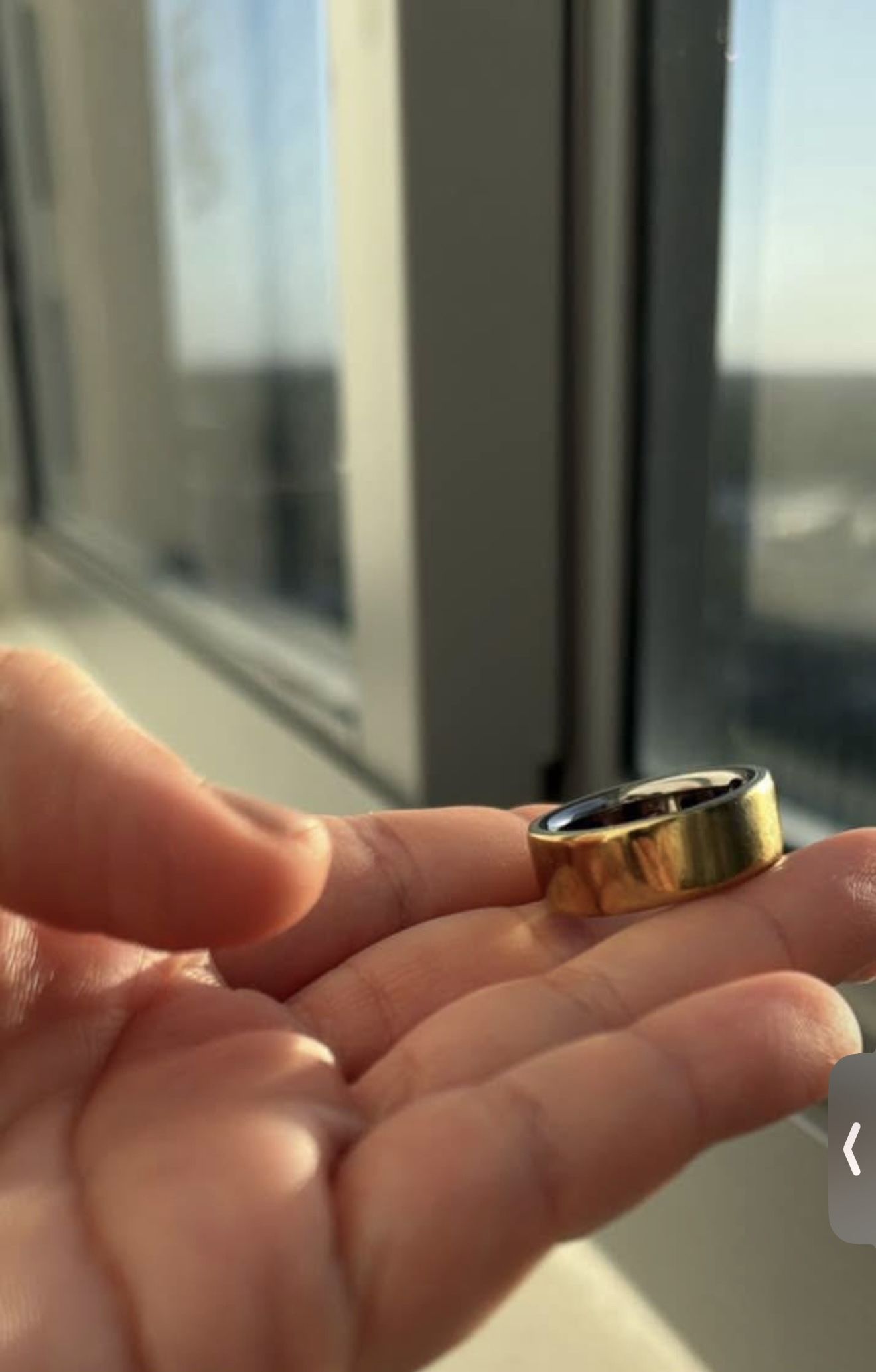 Gold Oura Ring Gen 4 – Gently Used / size 8.