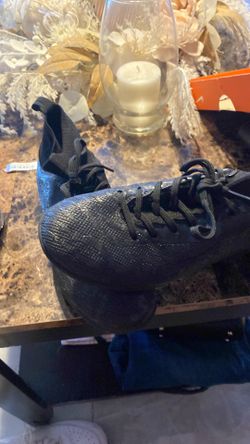 Indoor shoes