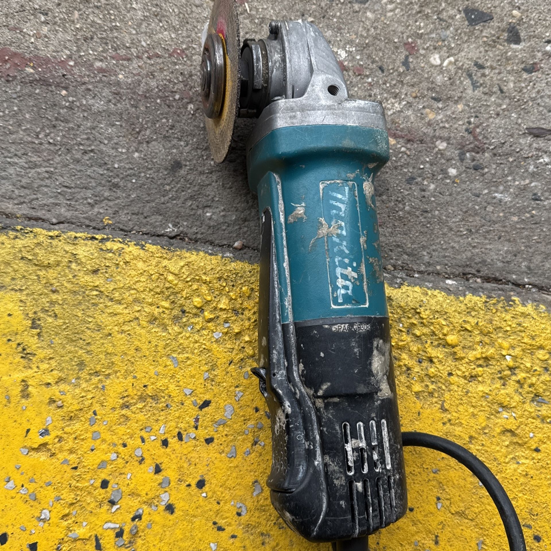 MAKITA GRINDER