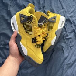 Jordan 4 Lightning