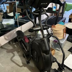 Sole Elliptical E25 ( Sells For 1200 ) 