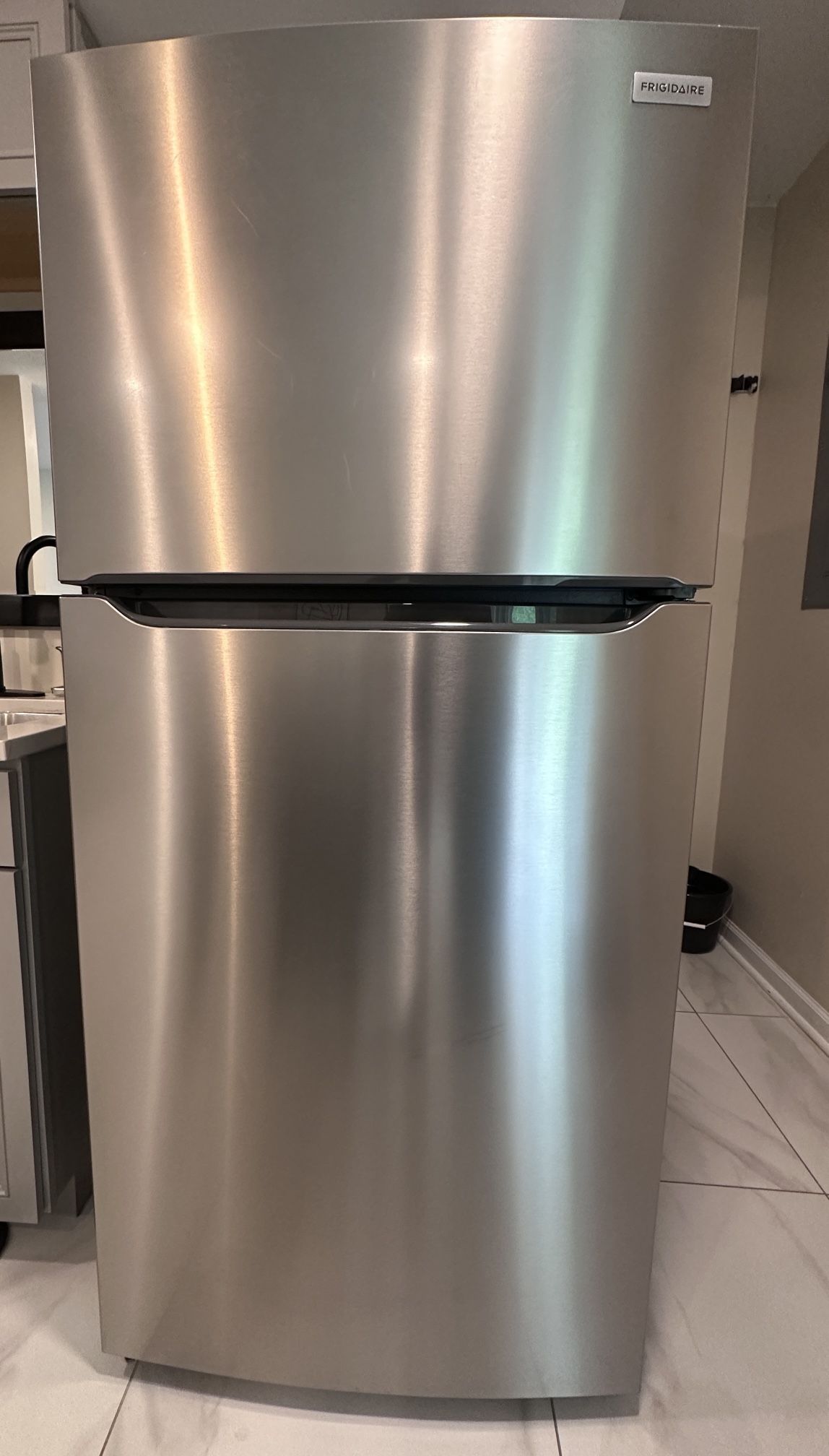Like new GE refrigerator
