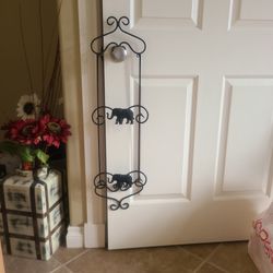  Display Rack With Elephant Design For Plates