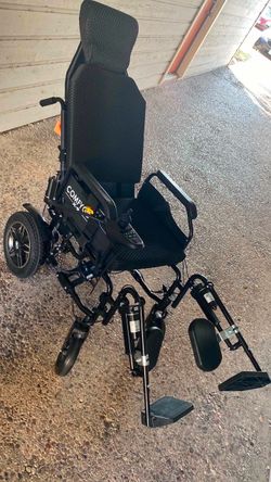 Reclining backrest and leg rest electric chair
