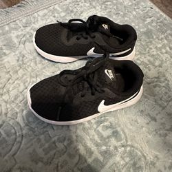 Nikes children’s 11