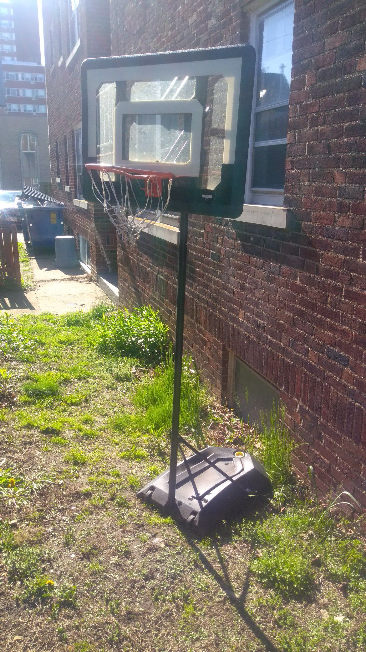 A solid Metal Basketball hoop good condition used. Need s a Hoop. I am in Lakewood Ohio. Solid Metal