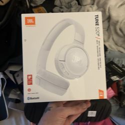 JBL Bluetooth Headphones (Brand New)