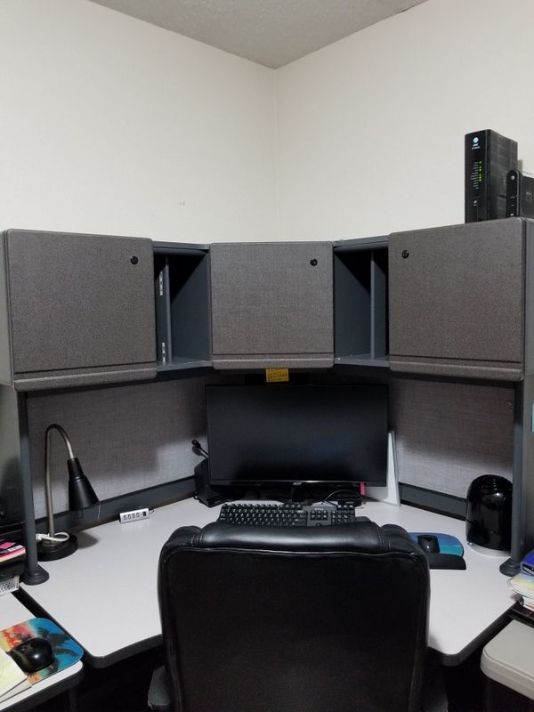 Bush Professional Cornerd Desk W Hutch And Matching Table Gray