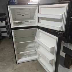 Frigidaire / Electrolux top‑freezer refrigerator for sale