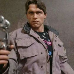 Hot Toys 🔥 The Terminator T-800 