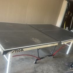 Ping-pong table
