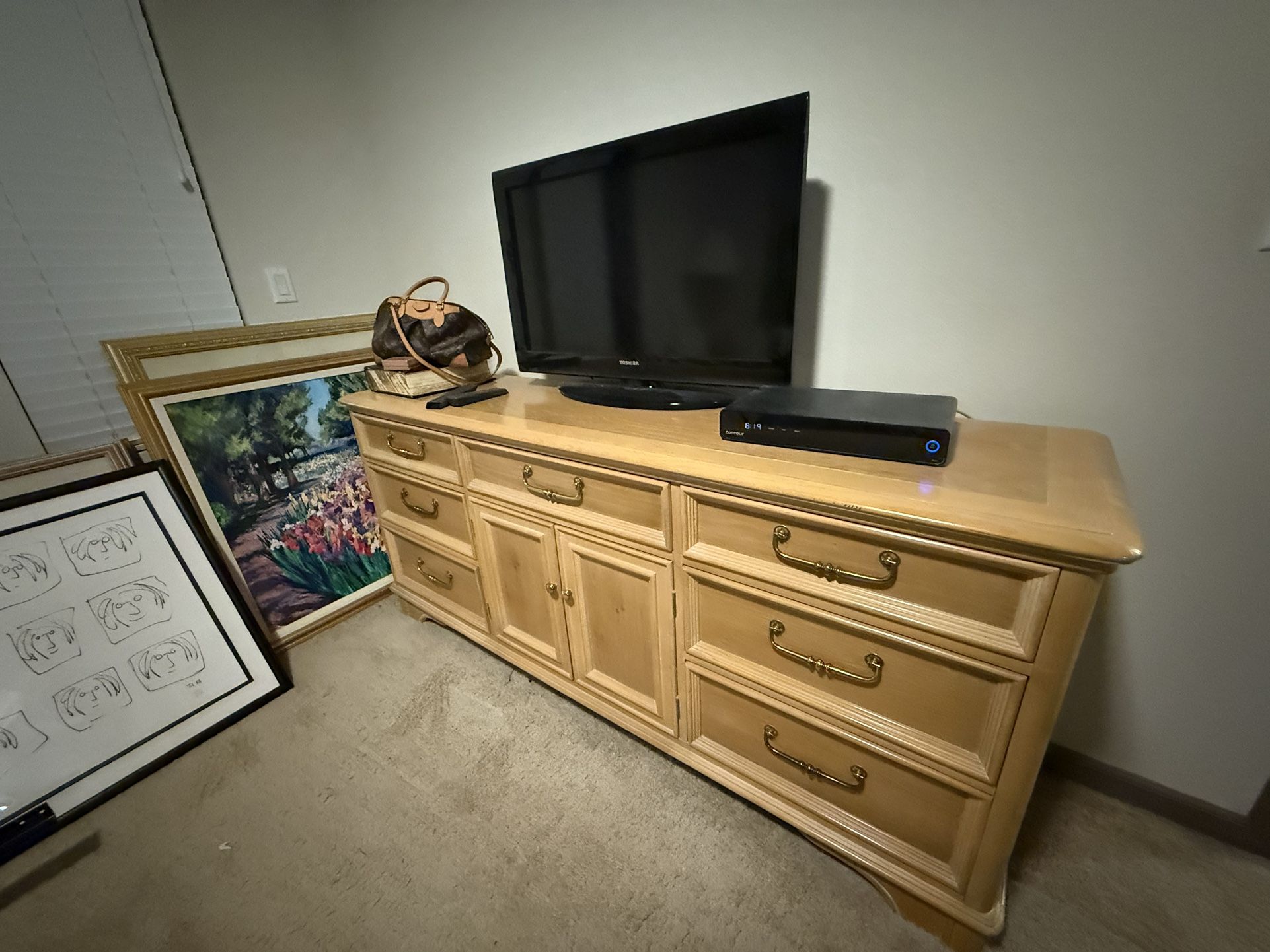 Dresser, Matching Mirror, 2 Nightstands, And Amoire