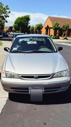 2000 Toyota Corolla