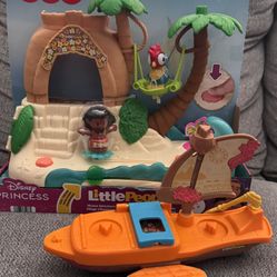 Fisher-Price Little People Disney Princess Moana Adventure Village Playset with Figures And Boat