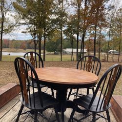 Table & Chairs 