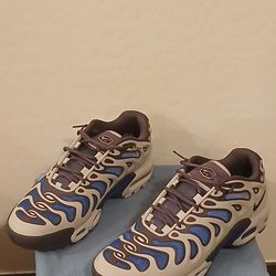 Nike brand  air max plus  concord .atheletic tennis shoe.
