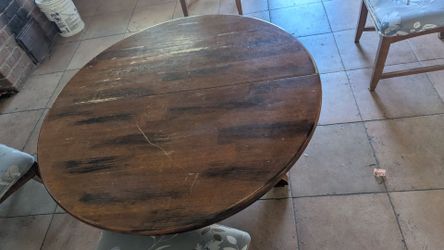 Round Oak Wood Extending Dining Table