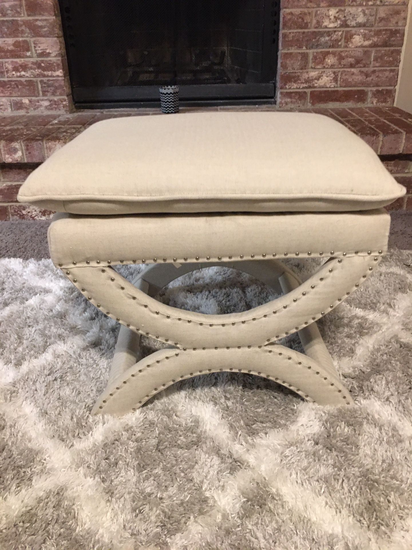 BRAND NEW OUT OF THE BOX, NEVER USED Accent Stool ((READ DESCRIPTION BELOW))