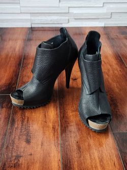 Pedro Garcia Chenoa Black Pebbled Leather Peep Toe Platform Ankle Booties EU 39.5 US 9 Made in Spain