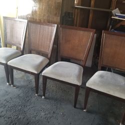 Table An 4 Chairs 
