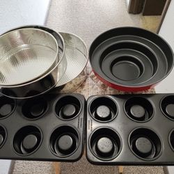 Baking Bundle. Two Donut Pans, 3 Spring for, And Not Sure What The Other One Is. Don't Think The Spring form's Ever Been Used 