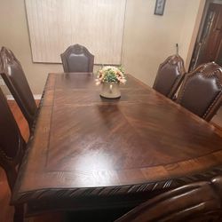 Dinning Table 