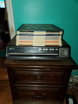 RCA SelectaVision CED Videodisc Player With Discs