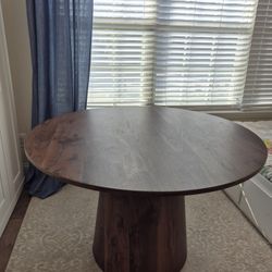 Round Pedestal Dining Table
