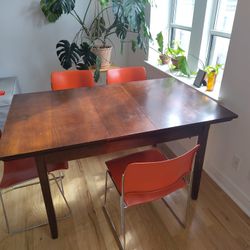 Expendable Wooden Dining Table