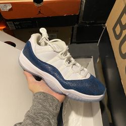 Jordan Snakeskin Navy 11 Lows size 8.5 VNDS