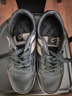 STEVE MADDEN CASUAL SHOE. Size 11. Possibly Rare Fine? Send me a reasonable Offer.