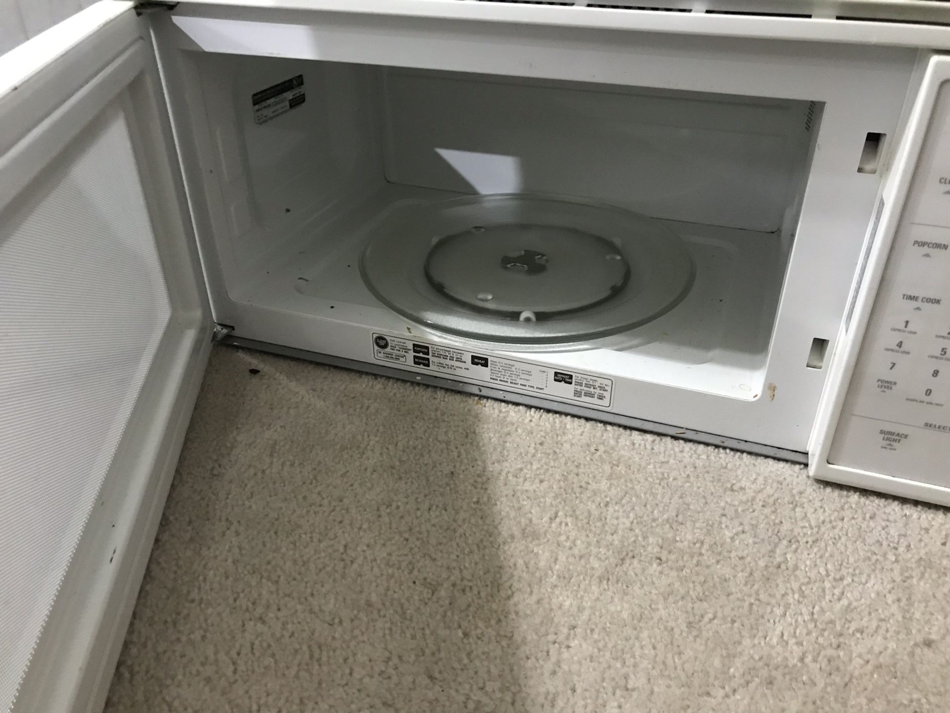 Under the cabinet microwave