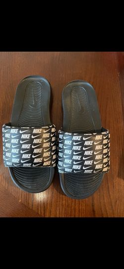 Nike slippers Men’s size 10