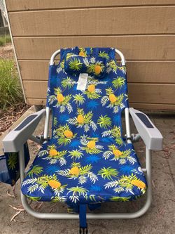 Tommy Bahamas Beach Chair (like new)