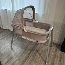 Chicco Beige LullaGo Deluxe Bassinet