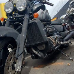 2008 Triumph Rocket3 2300 cc Engine Complet And Parts Out..