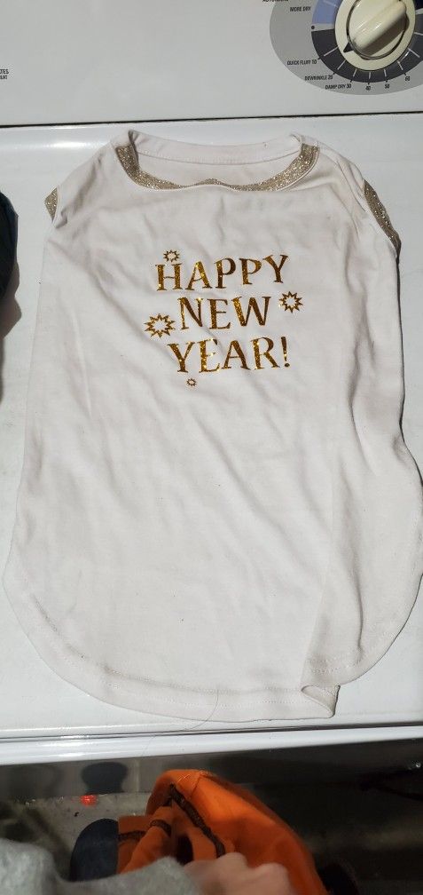Dog XXXL Used Once Happy New Year Shirt $20 