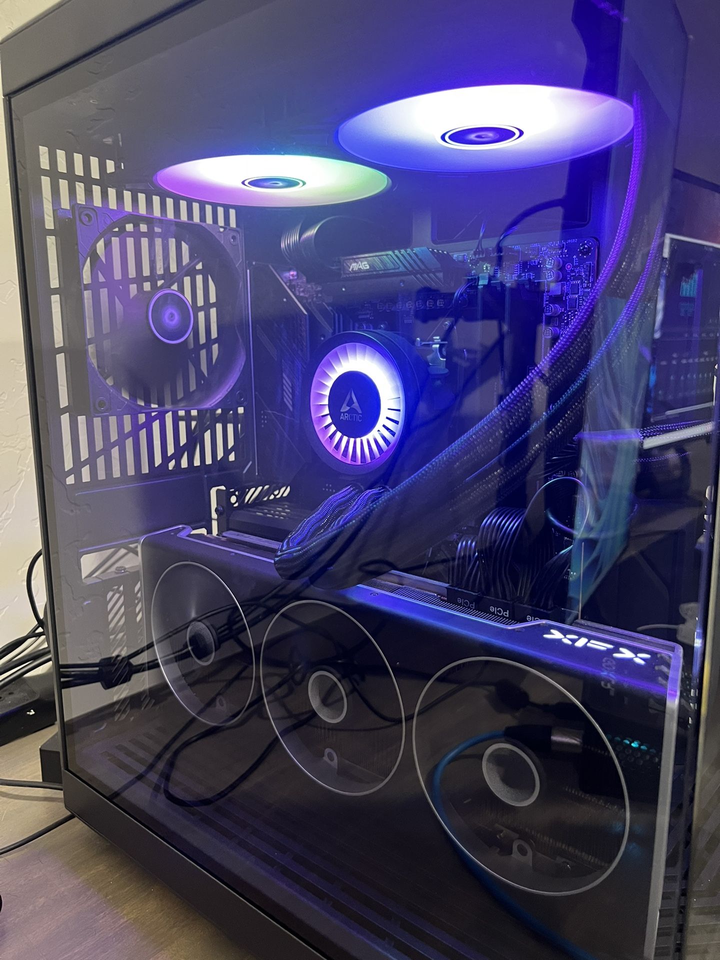 Gaming/Streaming PC Build l Radeon 7900xtx Merc 310 | AMD 7800x3D l 4TB M.2 l Y70 Case