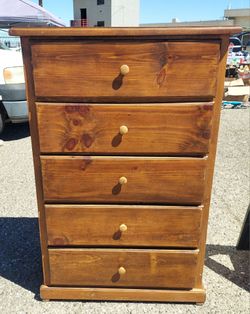 WOOD 5 DRAWERS DRESSER.