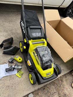 Self propelled lawn mower 18v